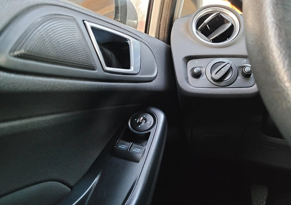 Ford Fiesta cena 27000 przebieg: 145000, rok produkcji 2014 z Warszawa małe 211